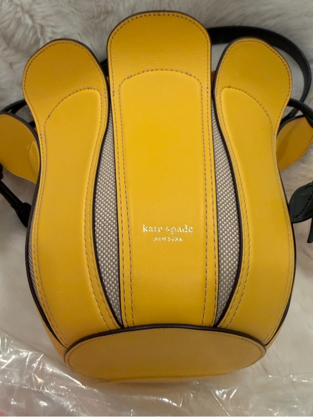 KATE SPADE TULIP BUCKET BAG med Yellow linen inside green leather accent NWT - Picture 2 of 9